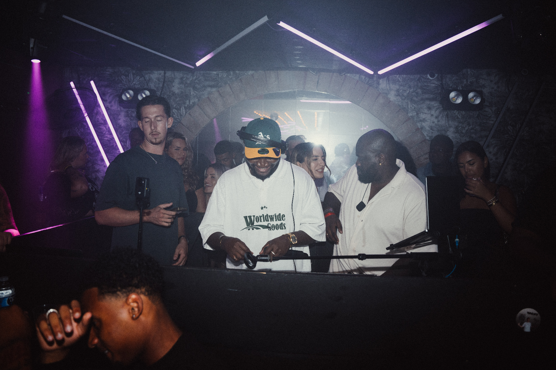 AfroGasm AfroGasm Curacao at Bar P, Willemstad — event photo 6